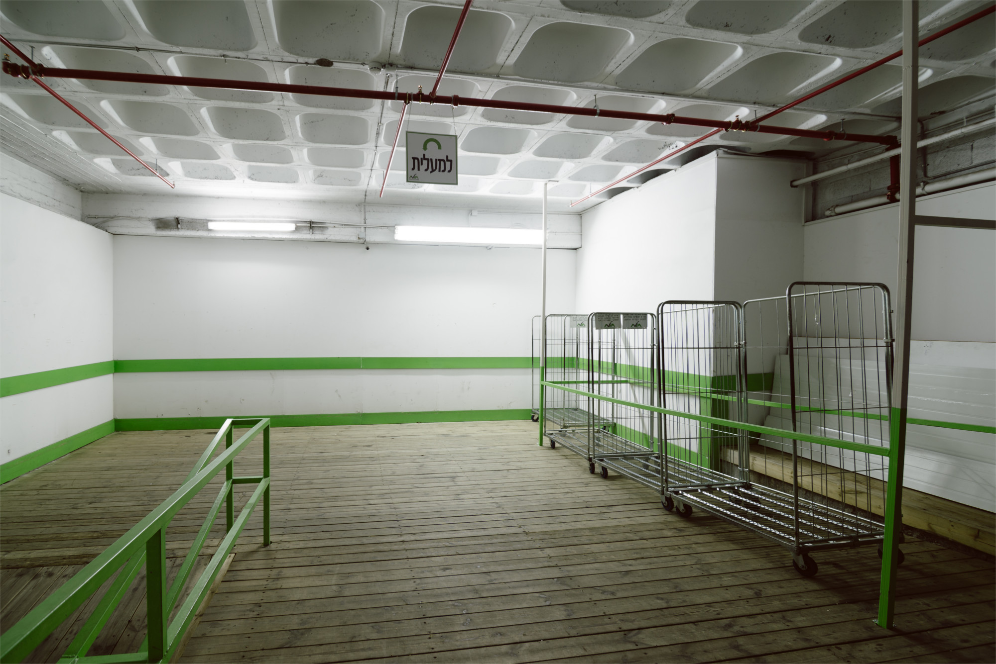 סניף פתח תקווה - אזור פריקה | מחסנים להשכרה בפתח תקווה